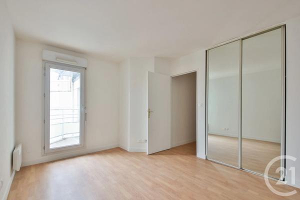 Appartement F4 à vendre  4 pièces - 107,93 m 2   SURESNES  - 92