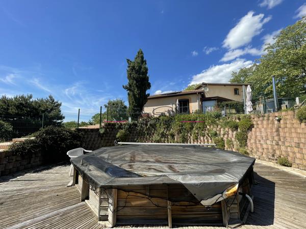 Villa en campagne avec grand terrain et piscine