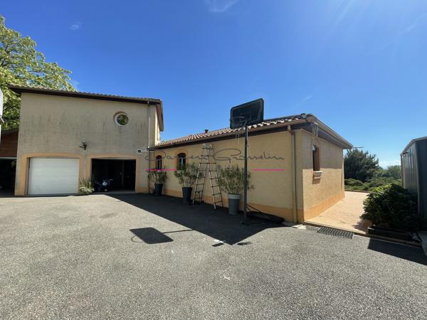 Villa en campagne avec grand terrain et piscine