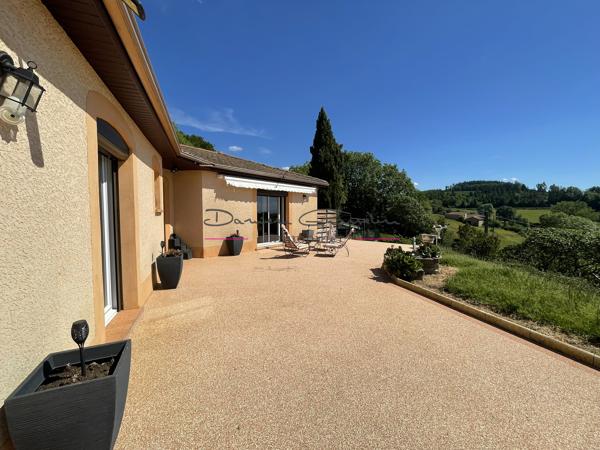 Villa en campagne avec grand terrain et piscine