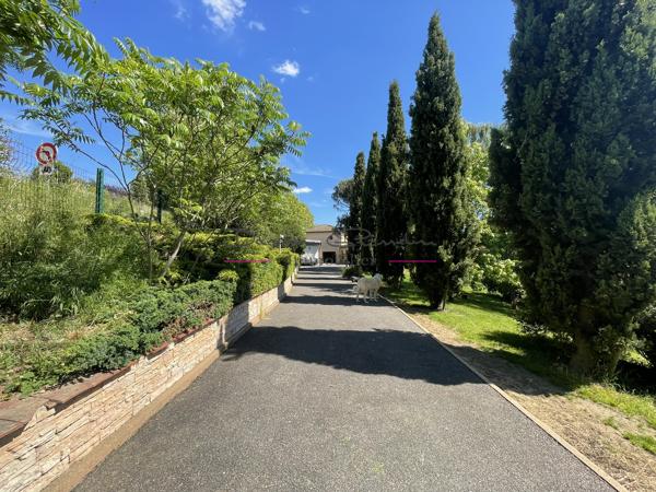 Villa en campagne avec grand terrain et piscine