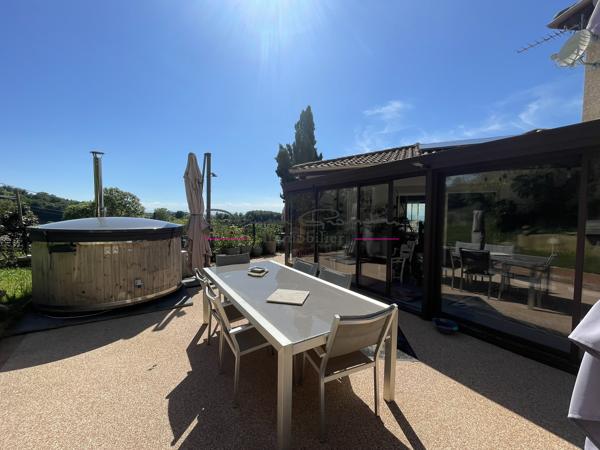 Villa en campagne avec grand terrain et piscine