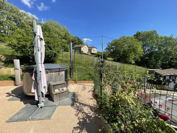 Villa en campagne avec grand terrain et piscine