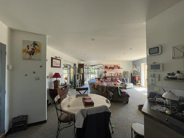 Villa en campagne avec grand terrain et piscine