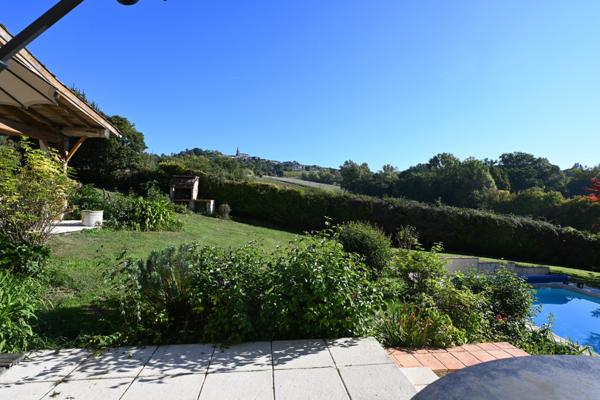 Le Temple-sur-Lot (47110) Magnifique maison en pierre avec piscine et granges