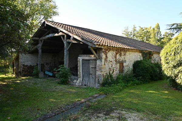Le Temple-sur-Lot (47110) Magnifique maison en pierre avec piscine et granges