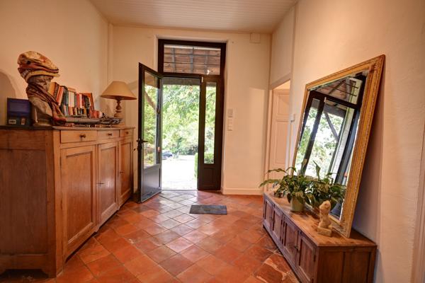 Le Temple-sur-Lot (47110) Magnifique maison en pierre avec piscine et granges