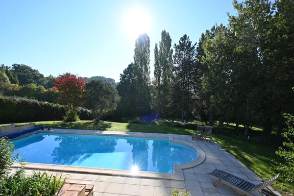 Le Temple-sur-Lot (47110) Magnifique maison en pierre avec piscine et granges