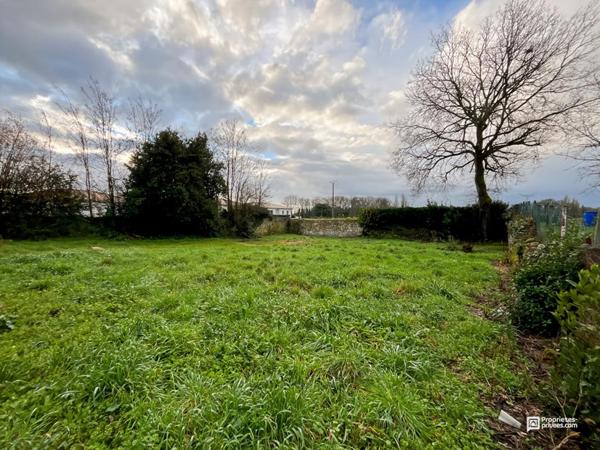 Terrain à bâtir de 921 m² Aubie-et-Espessas proche de Saint-André-de-Cubzac