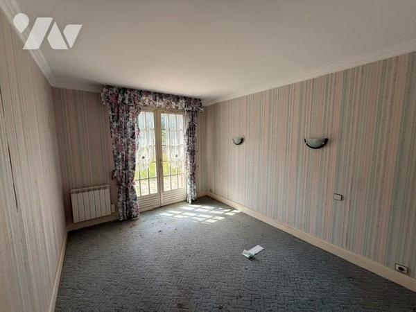 ENTRE LISIEUX ET ORBEC PAVILLON PLAIN-PIED BEAU POTENTIEL BEL ENVIRONNEMENT