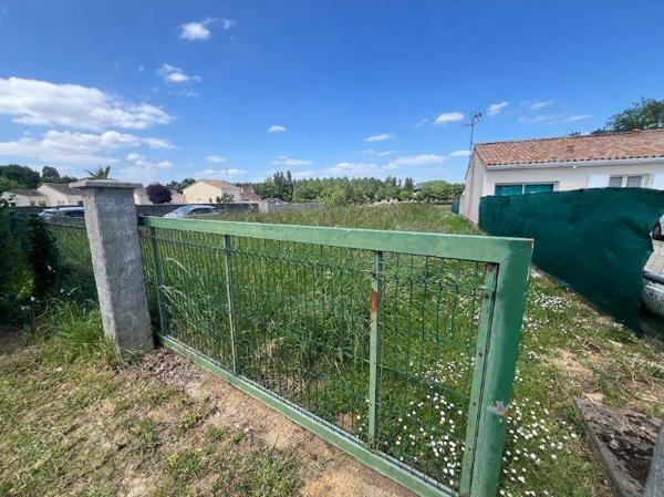 Terrain à vendre 30 000 € Saint-Bonnet-sur-Gironde 666 m² DPE