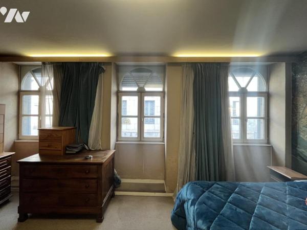 BESANCON (25) : IMMEUBLE MIXTE RUE RICHEBOURG 