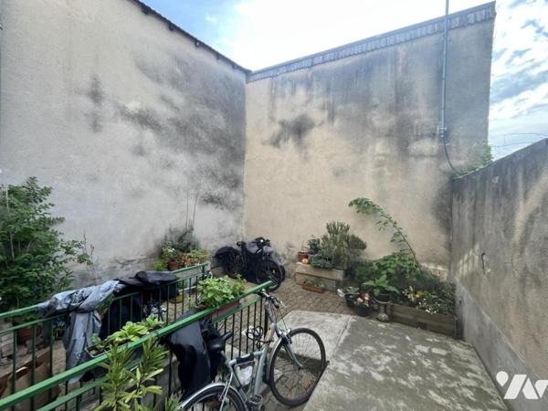 BESANCON (25) : IMMEUBLE MIXTE RUE RICHEBOURG 