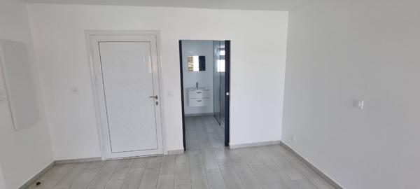 Studio récent loué vide