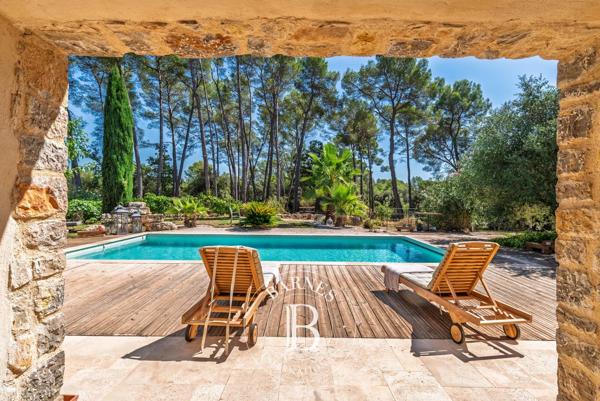 Lorgues, Maison 7 Chambres -  330 m² à vendre