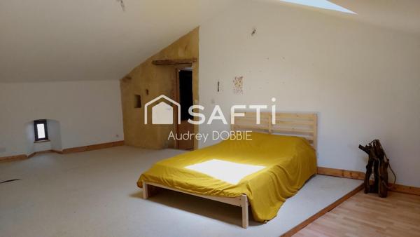 07460 : Maison Pierre de 153m²avce grande terrasse , patio et terrain