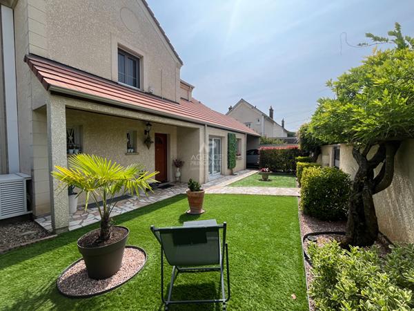 Maison Pontoise TRIBUNAL 7 pièce(s) 206.65 m² €698 000 ** - Référence 11015
