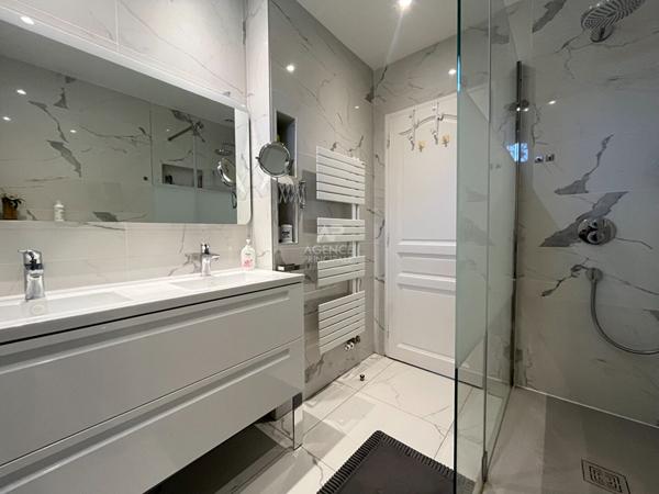 Maison Pontoise TRIBUNAL 7 pièce(s) 206.65 m² €698 000 ** - Référence 11015
