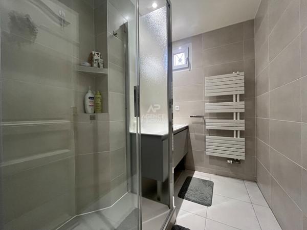 Maison Pontoise TRIBUNAL 7 pièce(s) 206.65 m² €698 000 ** - Référence 11015