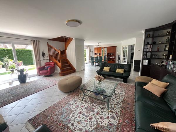 Maison Pontoise TRIBUNAL 7 pièce(s) 206.65 m² €698 000 ** - Référence 11015