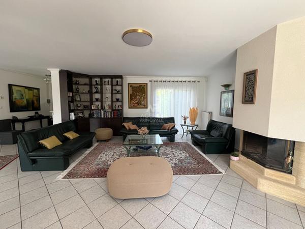 Maison Pontoise TRIBUNAL 7 pièce(s) 206.65 m² €698 000 ** - Référence 11015