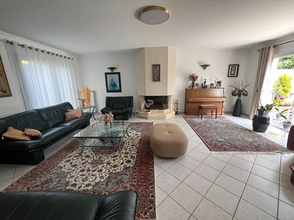 Maison Pontoise TRIBUNAL 7 pièce(s) 206.65 m² €698 000 ** - Référence 11015
