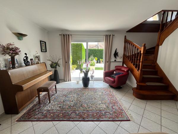 Maison Pontoise TRIBUNAL 7 pièce(s) 206.65 m² €698 000 ** - Référence 11015