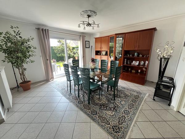 Maison Pontoise TRIBUNAL 7 pièce(s) 206.65 m² €698 000 ** - Référence 11015