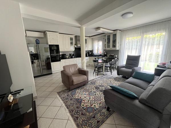 Maison Pontoise TRIBUNAL 7 pièce(s) 206.65 m² €698 000 ** - Référence 11015