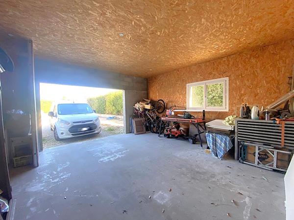 Montayral (47500) Maison vie de plain pied 4 chambres, piscine et dépendances à Montayral