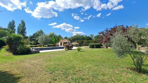 Montayral (47500) Maison vie de plain pied 4 chambres, piscine et dépendances à Montayral