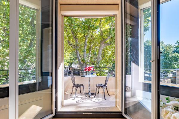 AIX-EN-PROVENCE - CENTRE-VILLE - APPARTEMENT 123M2 - 2 CHAMBRES - ASCENSEUR - PROXIMITÉ PARC JOURDAN