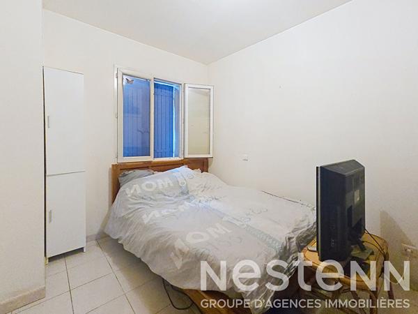 MOURIÈS, IMMEUBLE MIXTE DE 240 M² AVEC DEUX LOGEMENTS ET LOCAL COMMERCIAL .