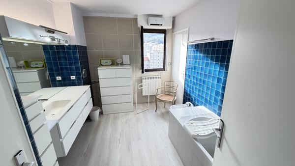 Saint-Étienne (42100) Appartement 156m² au dernier étage + garage - Copropriété de Standing