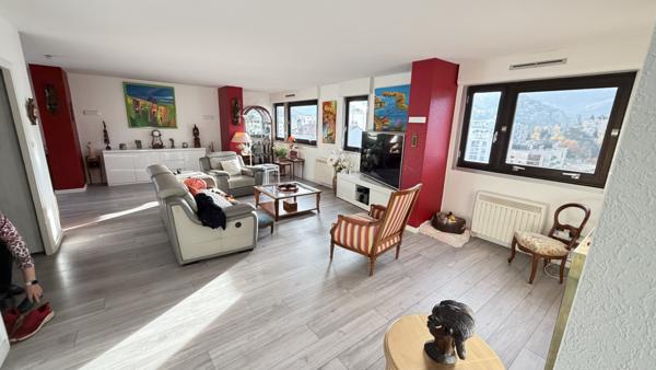 Saint-Étienne (42100) Appartement 156m² au dernier étage + garage - Copropriété de Standing