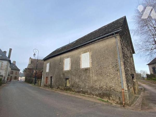 A vendre à Chaussenac, idéalement placée entre les villages de Pleaux et de Mauriac, une maison...