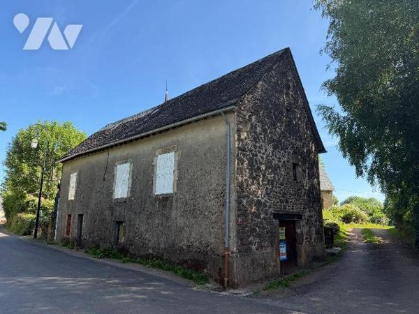 A vendre à CHAUSSENAC (Cantal), idéalement placée entre Pleaux et Mauriac, une maison à rénover...