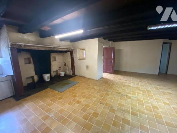 A vendre à Chaussenac, idéalement placée entre les villages de Pleaux et de Mauriac, une maison...