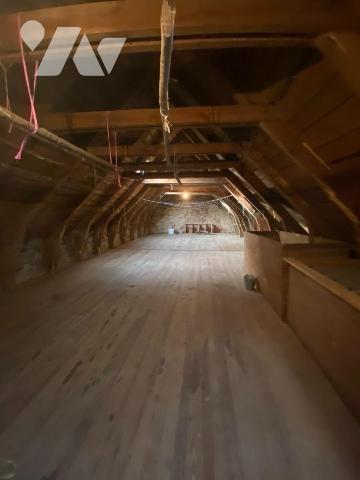 A vendre à Chaussenac, idéalement placée entre les villages de Pleaux et de Mauriac, une maison...