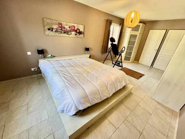 Villa de plain-pied 154 m2 sur 1023 m2 de terrain clos Camaret-sur-Aigues (84850)