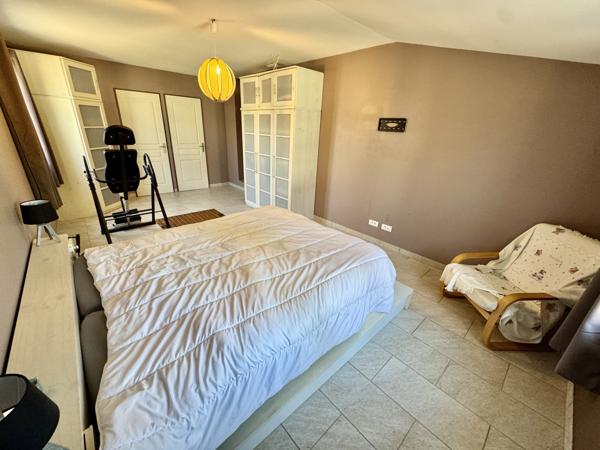 Villa de plain-pied 154 m2 sur 1023 m2 de terrain clos Camaret-sur-Aigues (84850)