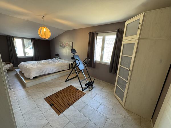 Villa de plain-pied 154 m2 sur 1023 m2 de terrain clos Camaret-sur-Aigues (84850)