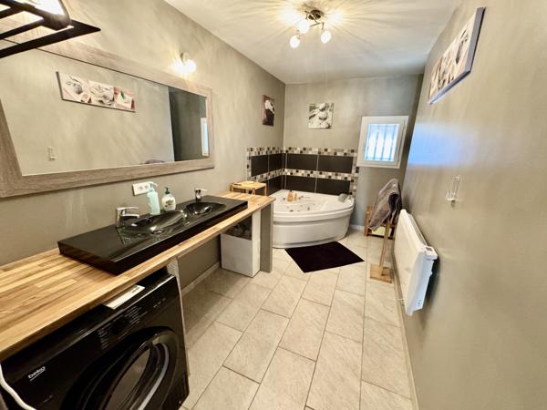 Villa de plain-pied 154 m2 sur 1023 m2 de terrain clos Camaret-sur-Aigues (84850)