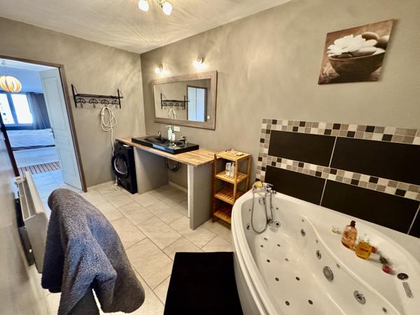 Villa de plain-pied 154 m2 sur 1023 m2 de terrain clos Camaret-sur-Aigues (84850)