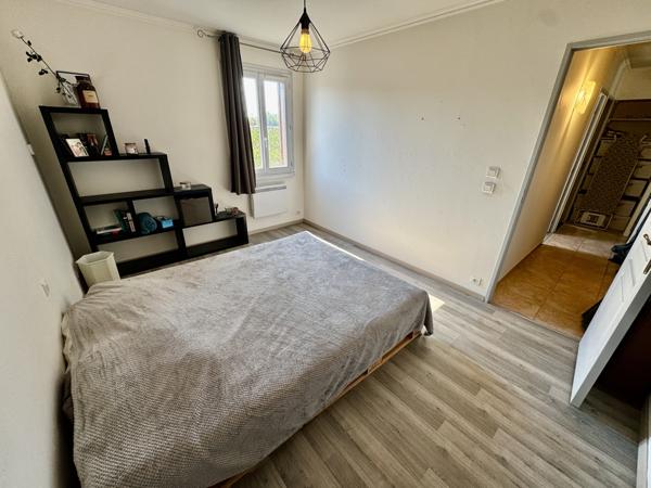 Villa de plain-pied 154 m2 sur 1023 m2 de terrain clos Camaret-sur-Aigues (84850)