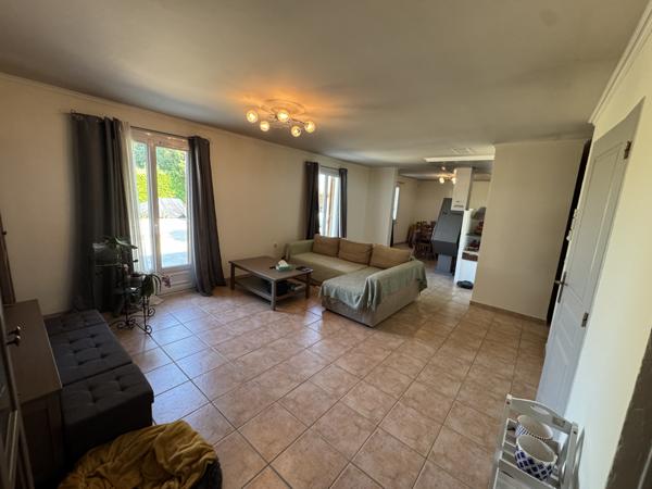 Villa de plain-pied 154 m2 sur 1023 m2 de terrain clos Camaret-sur-Aigues (84850)