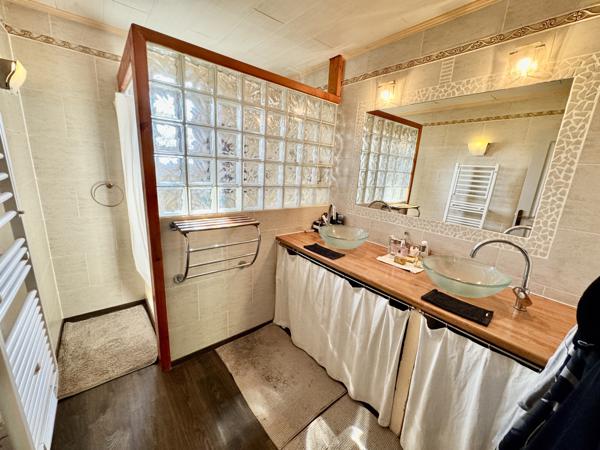 Villa de plain-pied 154 m2 sur 1023 m2 de terrain clos Camaret-sur-Aigues (84850)