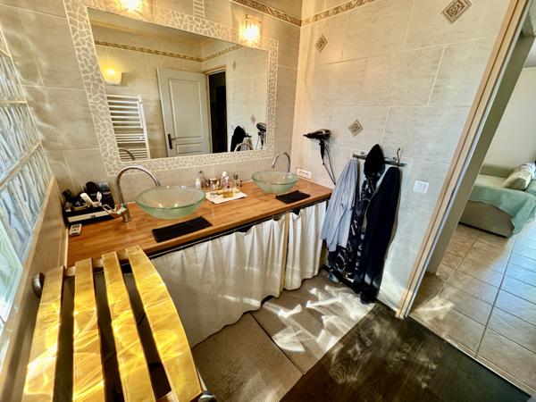 Villa de plain-pied 154 m2 sur 1023 m2 de terrain clos Camaret-sur-Aigues (84850)