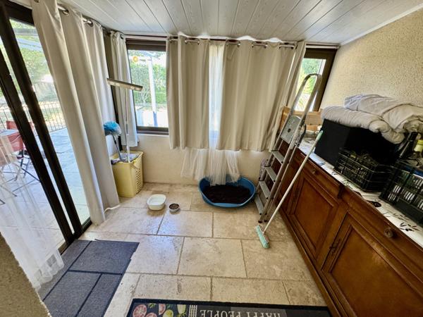 Villa de plain-pied 154 m2 sur 1023 m2 de terrain clos Camaret-sur-Aigues (84850)