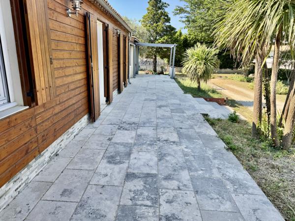 Villa de plain-pied 154 m2 sur 1023 m2 de terrain clos Camaret-sur-Aigues (84850)